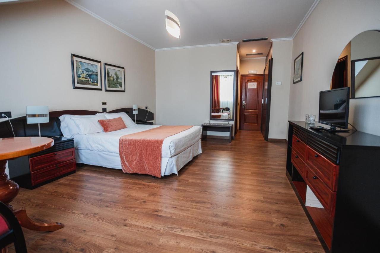O Val Do Naseiro Hotel Viveiro Ngoại thất bức ảnh