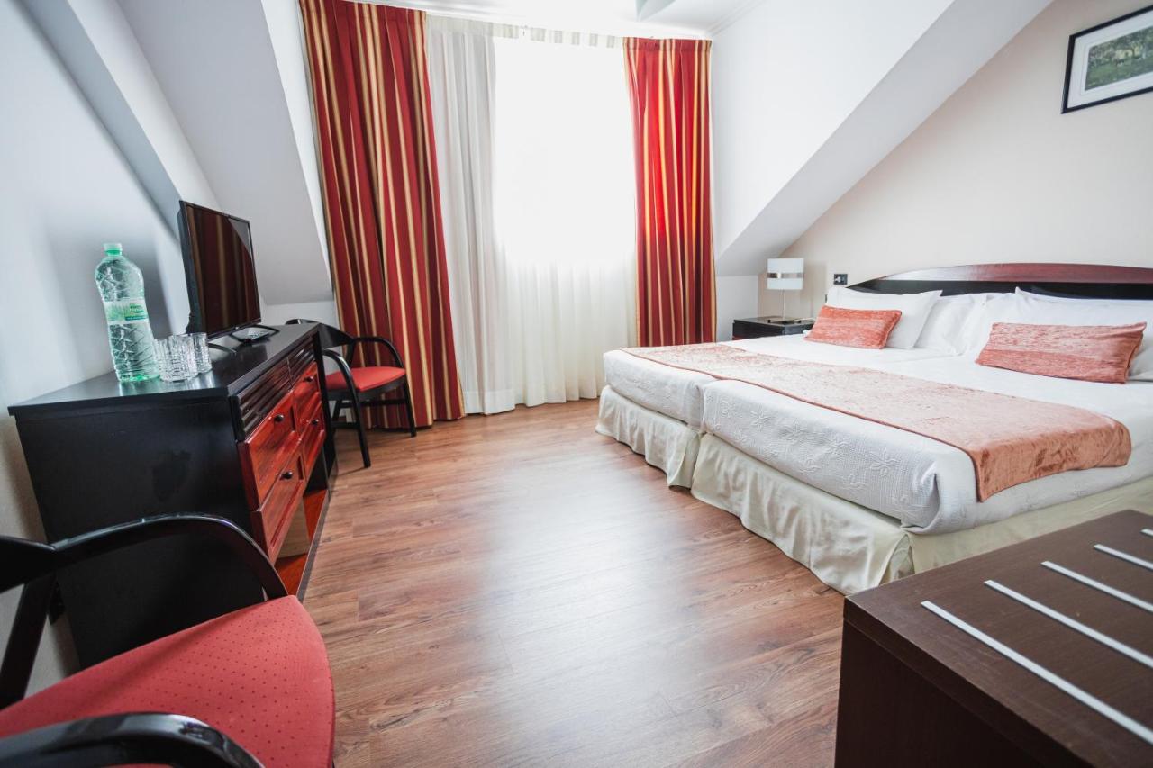 O Val Do Naseiro Hotel Viveiro Ngoại thất bức ảnh